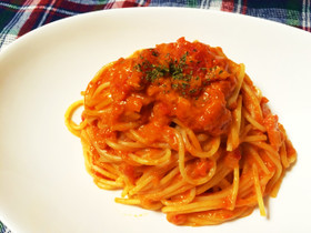 ツナとチーズのトマトソースパスタ